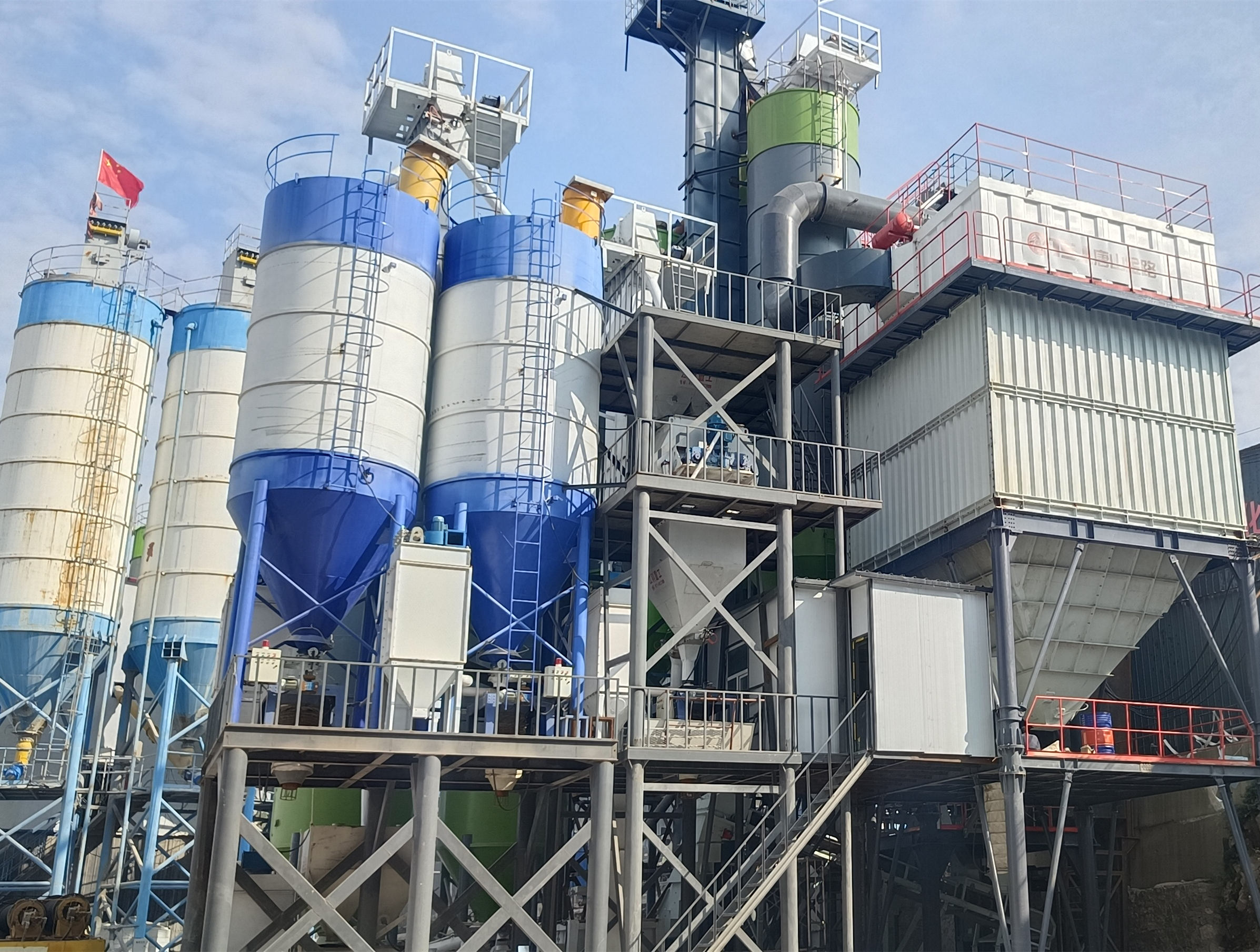 機(jī)制砂成建筑用砂主要來(lái)源，唐山金路制砂樓提供高標(biāo)準(zhǔn)機(jī)制砂生產(chǎn)設(shè)備