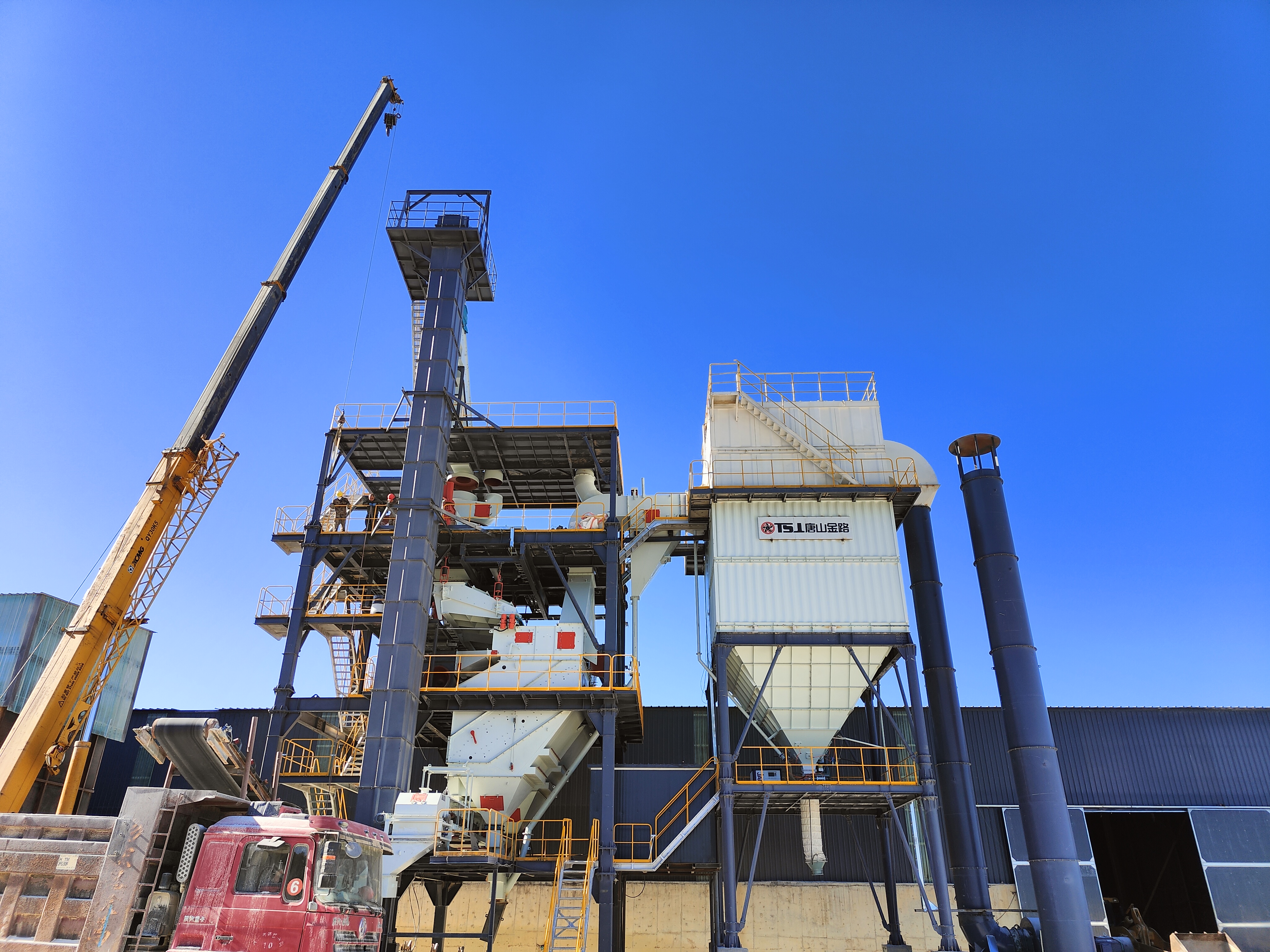 告別粉塵污水！干法制砂樓引領行業(yè)綠色轉型